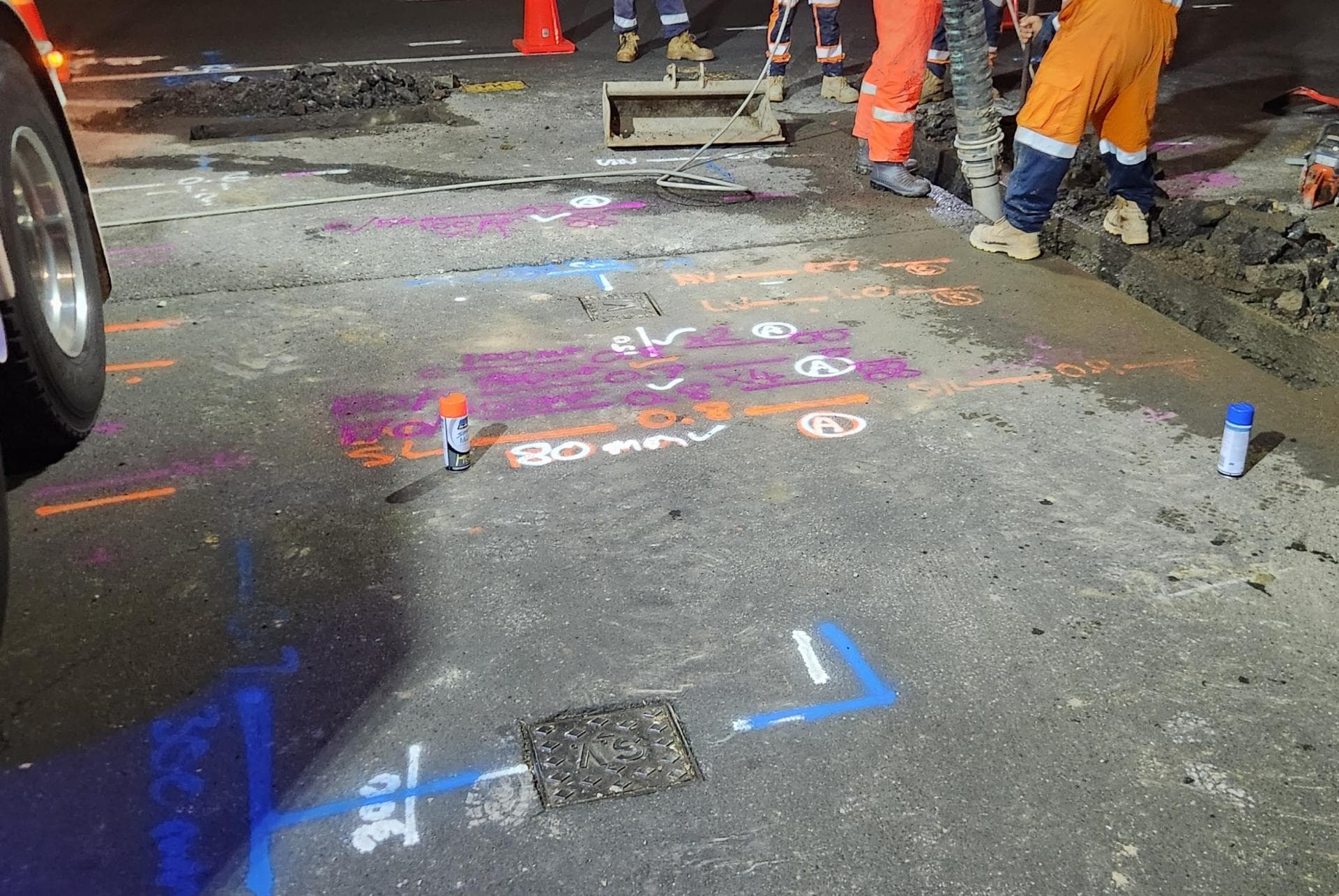 Hydro-vac potholing to expose underground services before excavation